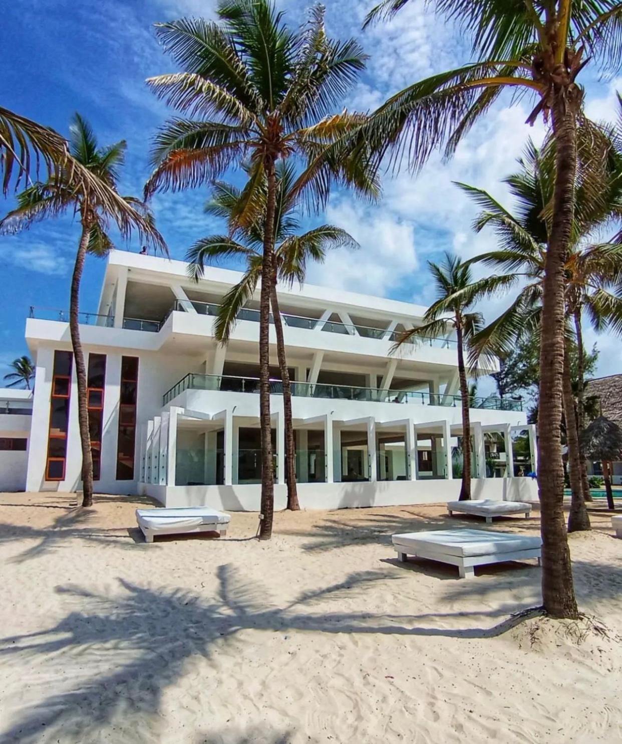 Barracuda Inn Resort Watamu Exterior photo