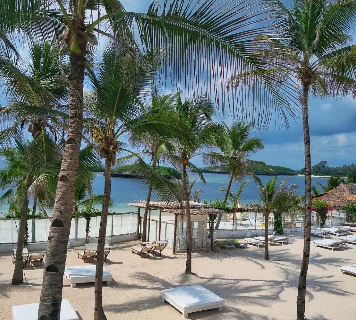 Barracuda Inn Resort Watamu Exterior photo