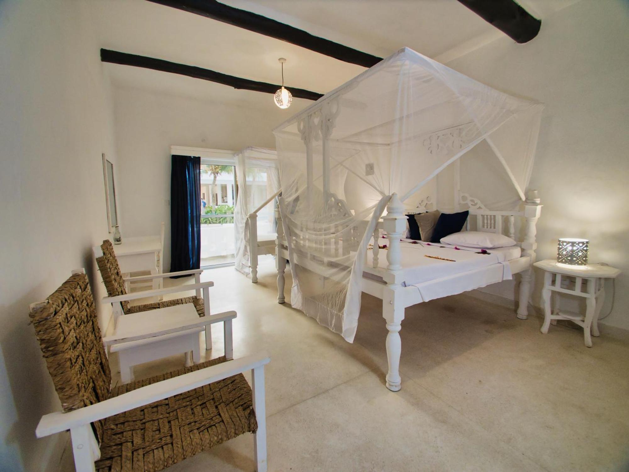Barracuda Inn Resort Watamu Exterior photo