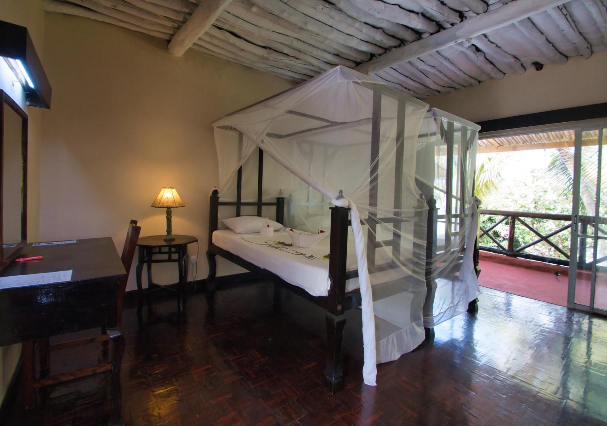 Barracuda Inn Resort Watamu Exterior photo